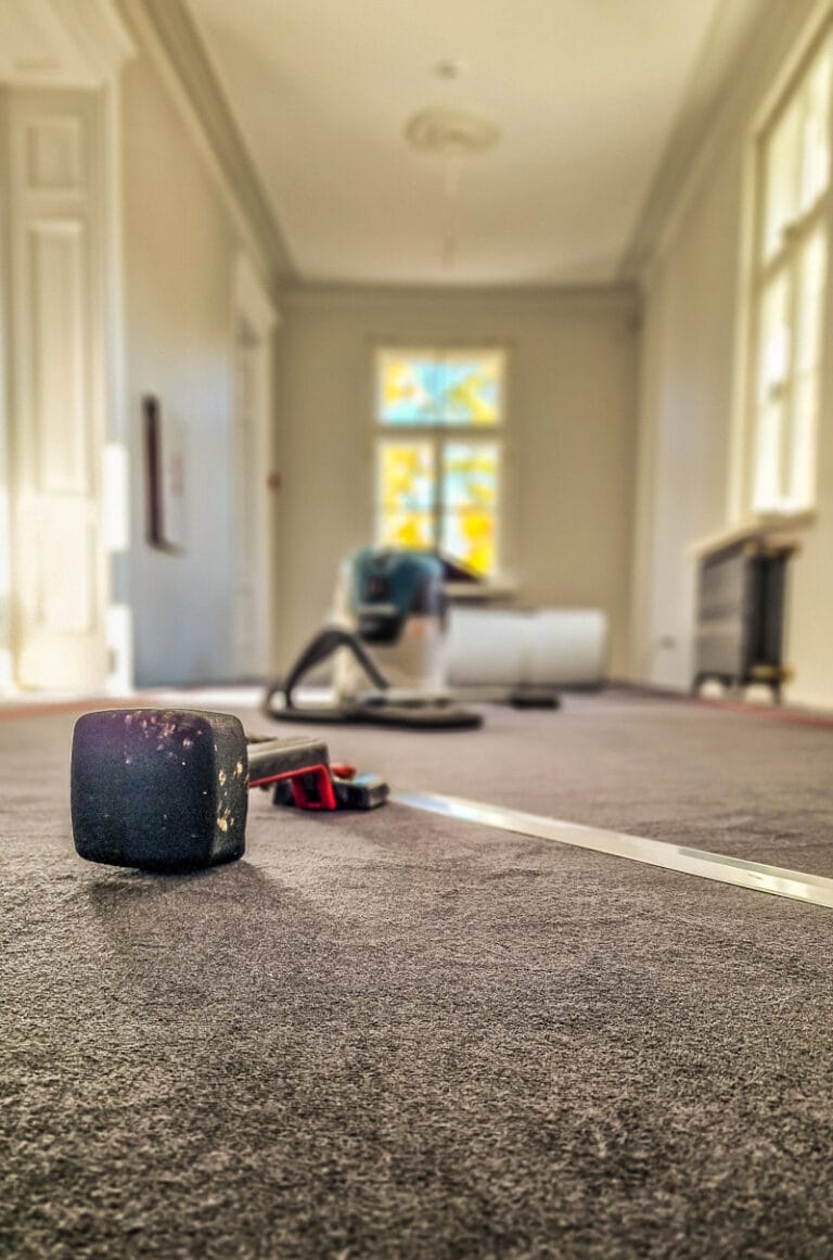 Kiliminės dangos klojimas Abromiškių dvare