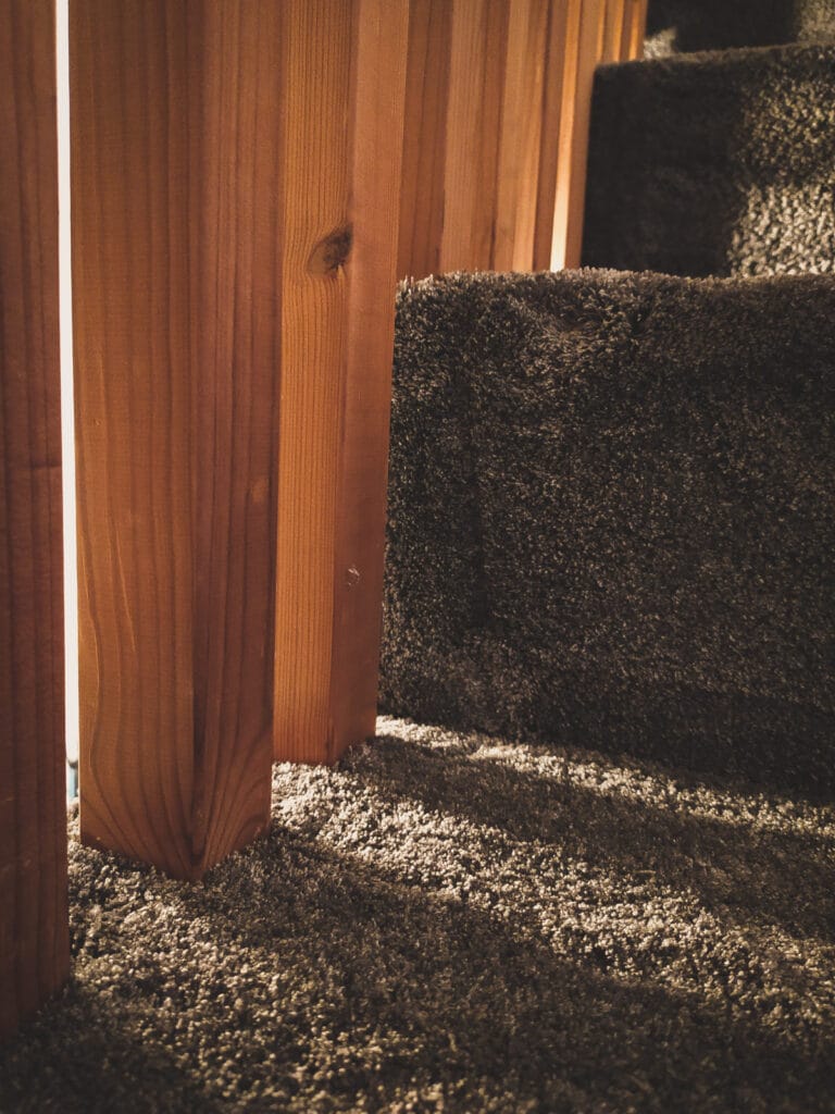 Laiptų dengimas kilimine danga Minties g. 2