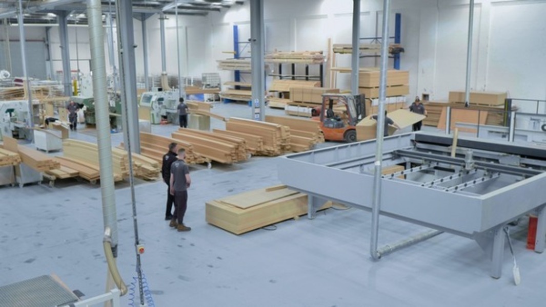 Žvilgsnis į MDF grindjuosčių gamybos aplinką