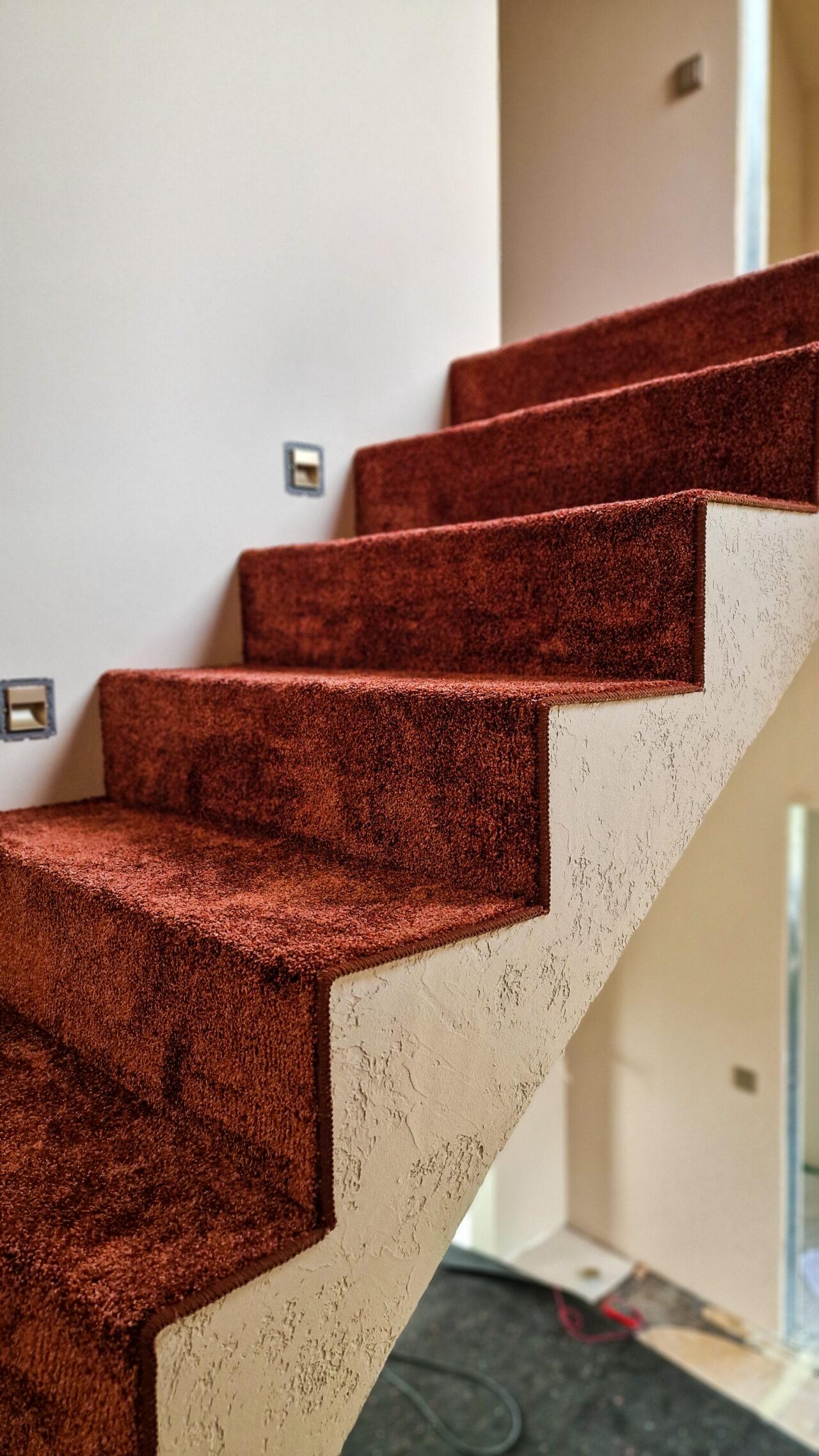 Raudonu kilimu dengti laiptai 1 nuotrauka