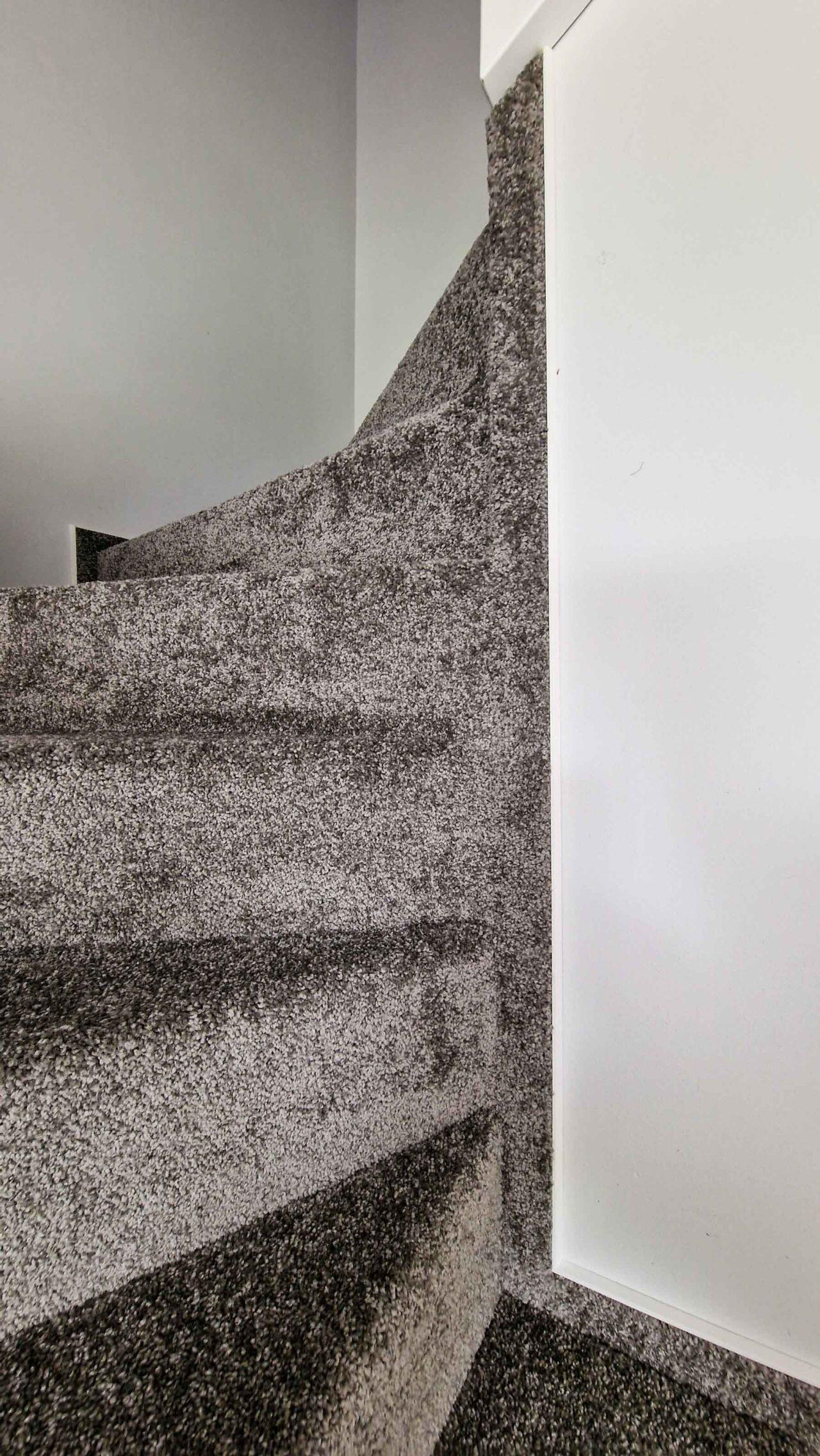 Pilka kilimine danga dengti laiptai 2 nuotrauka