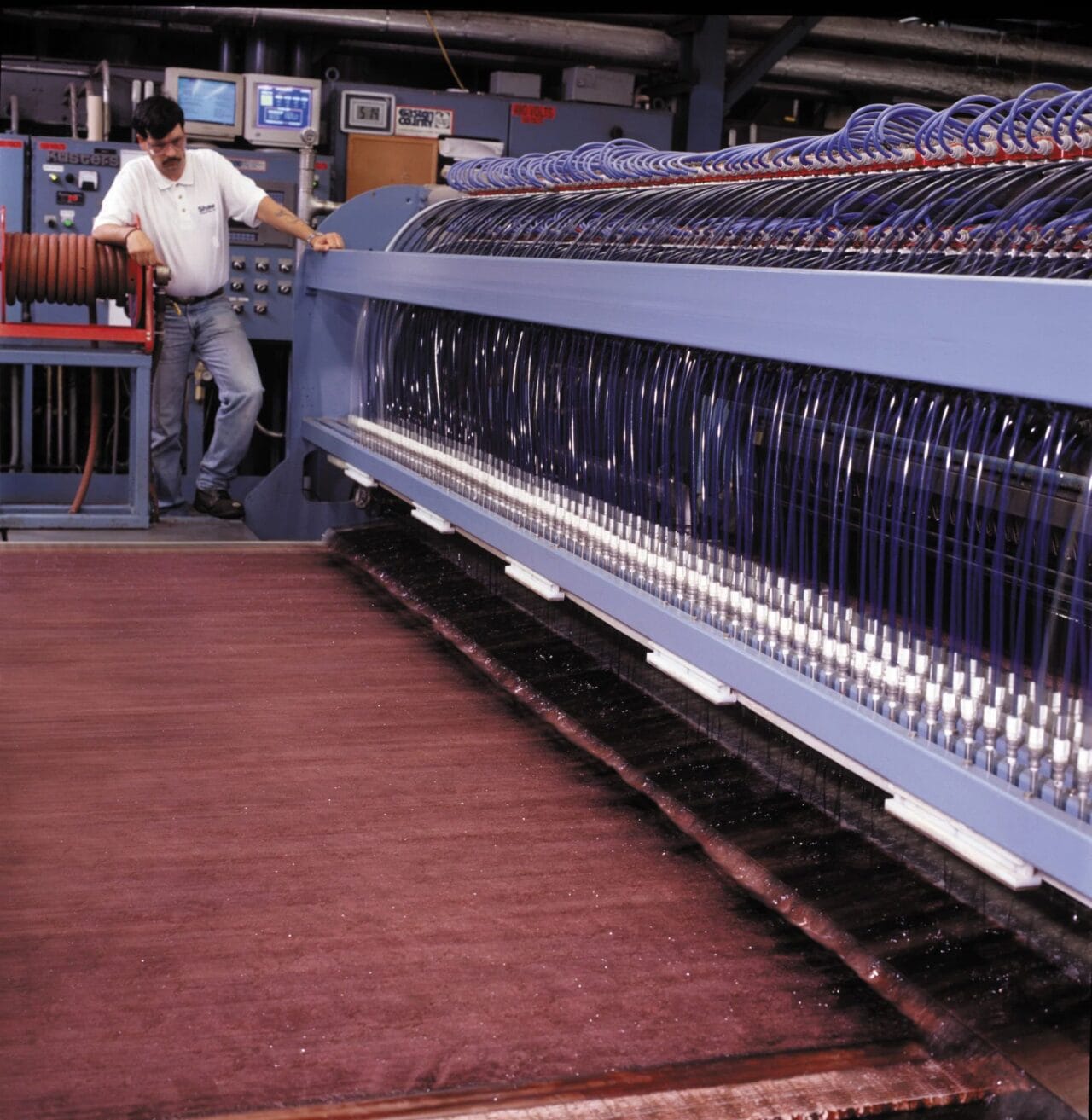 Nepertraukiamas dažymas (Continuous Dyeing) – kiliminės dangos dažymo linija