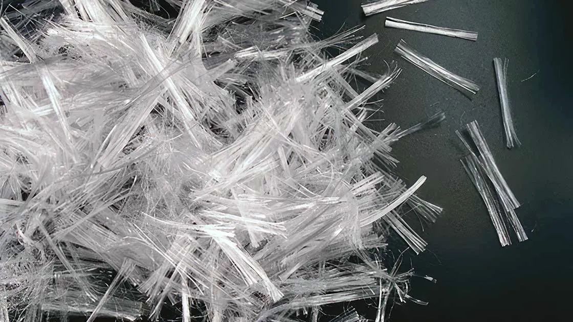 Sintetinis pluoštas kiliminės dangos gamybai