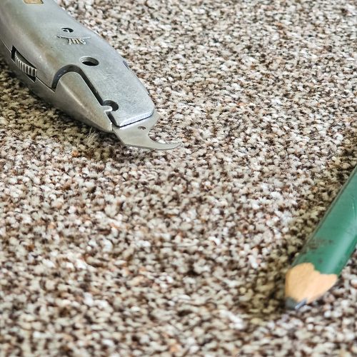 Kiliminės dangos paklojimas – tikslus kiliminės dangos pjovimas montavimo metu